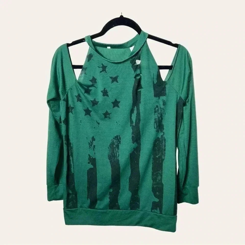 0358. UNBRANDED‎ LONG SLEEVE DISTRESSED TOP WITH THE AMERICAN FLAG ON IT SIZE SM